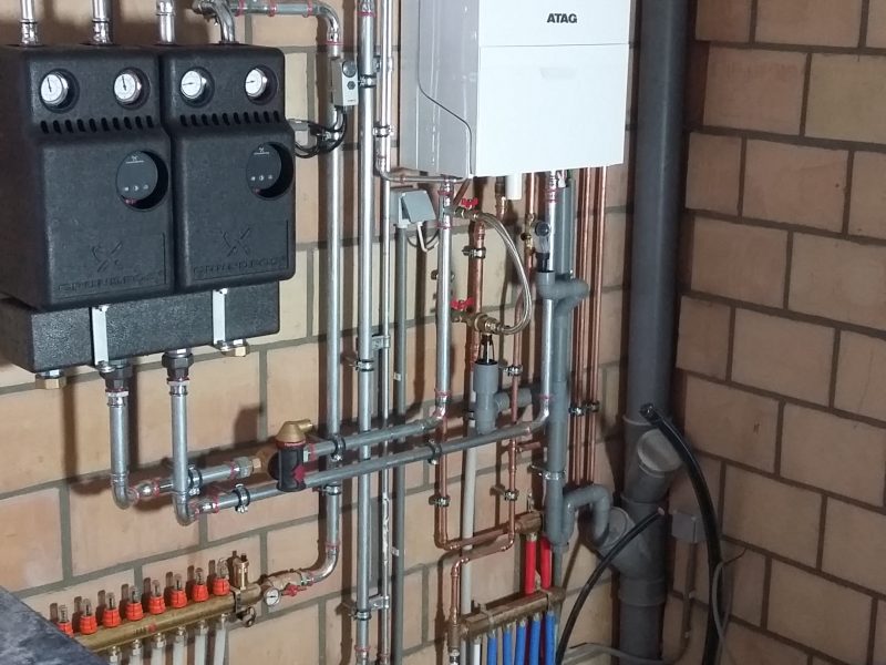 Plaatsen van Atag I 32 ec in combinatie met vloerverwarming en radiators